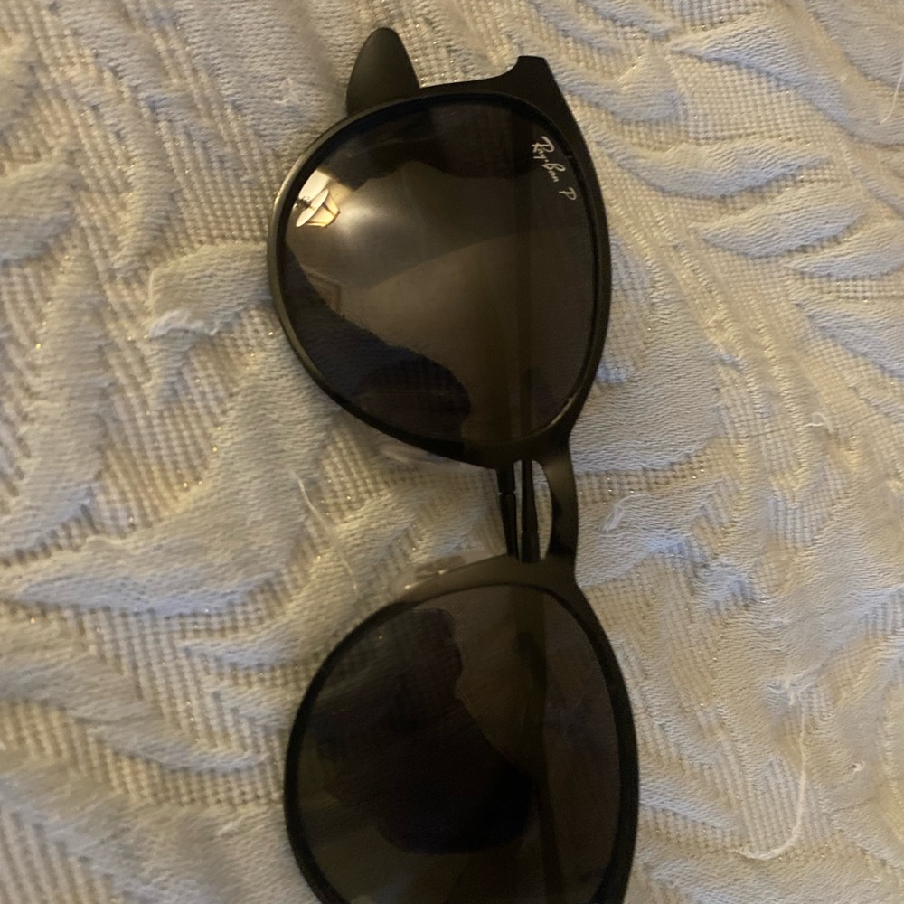 Ray Ban sunglasses including case!